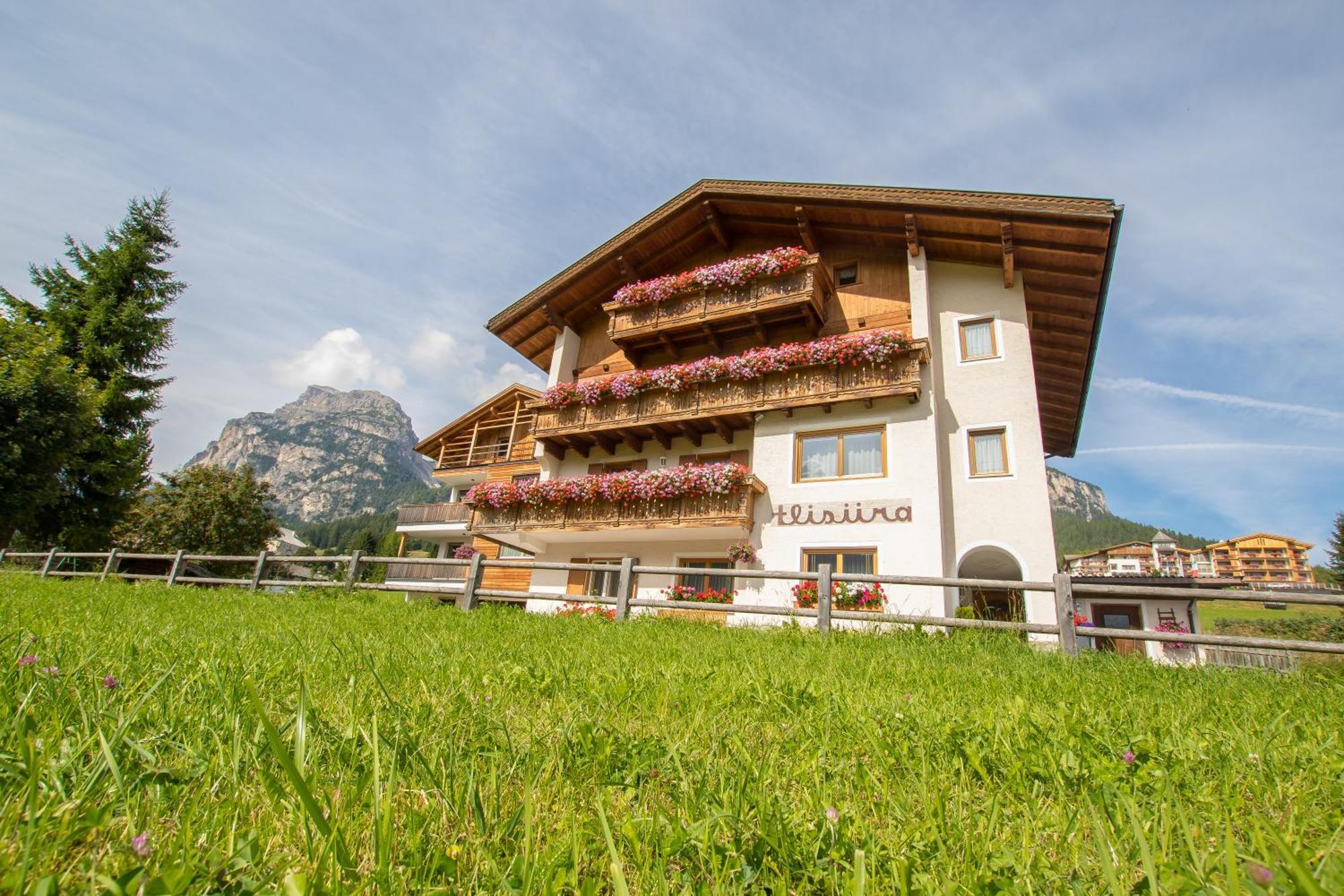 Hotel Dolomitdreams Stern Exterior foto